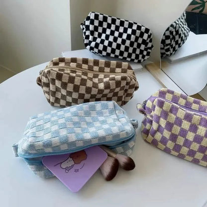 Checkered Pattern Zipper Makeup Bag